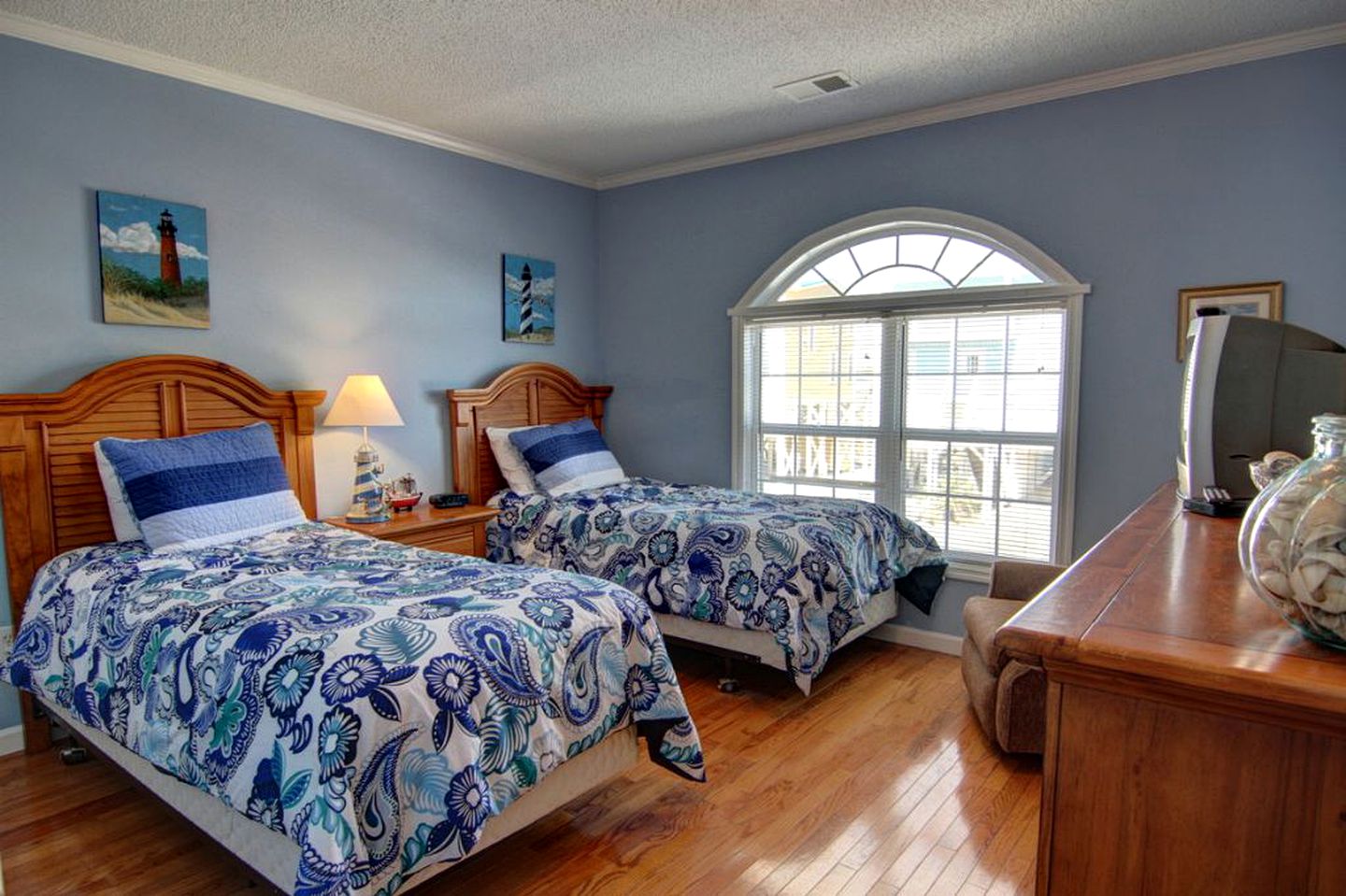 Elevated Oceanfront Cabin for a Relaxing Getaway in Holden Beach, North Carolina