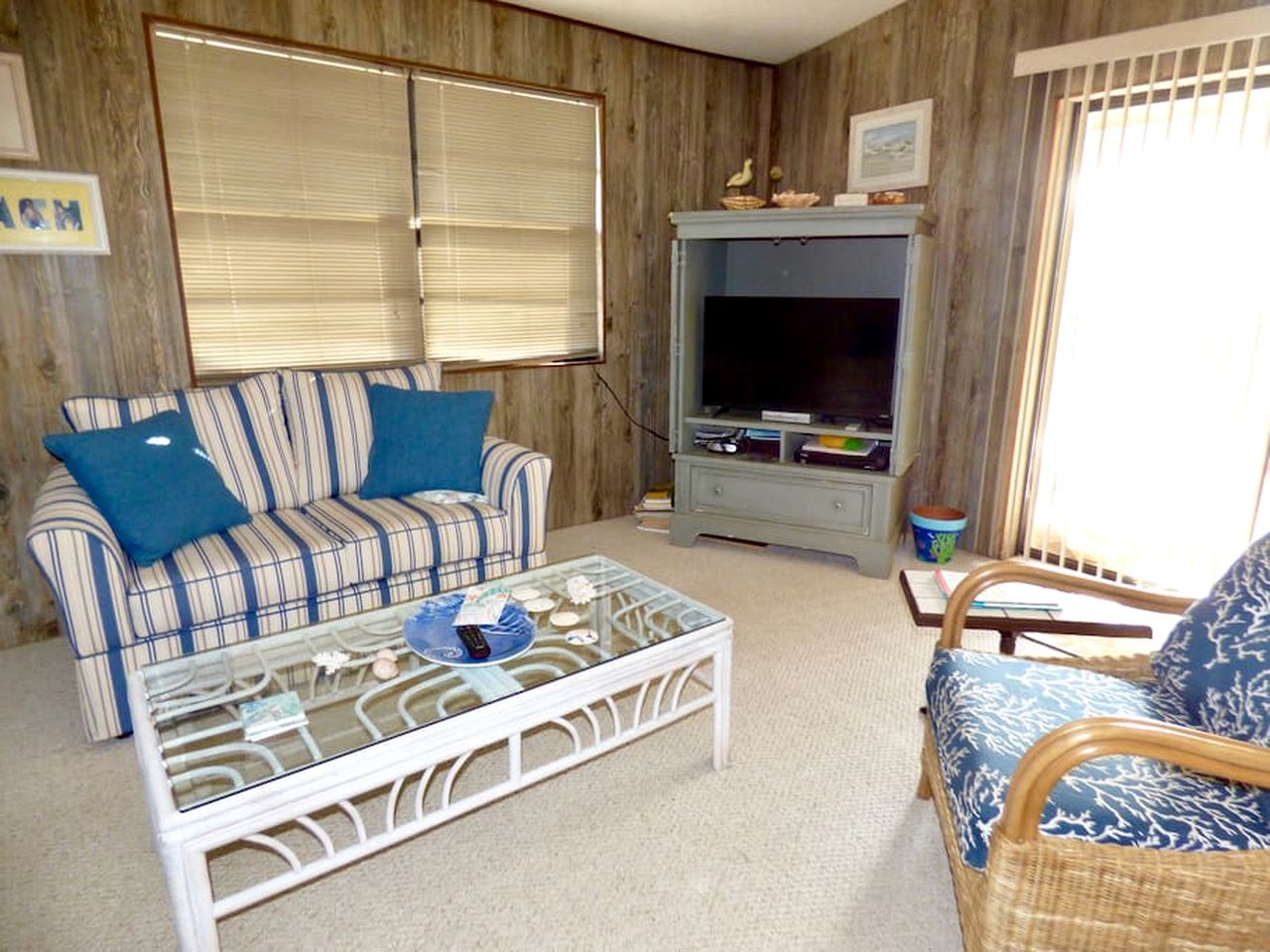 Serene Island Cottage with Screened Porch near Little Gasparilla Beach, Florida