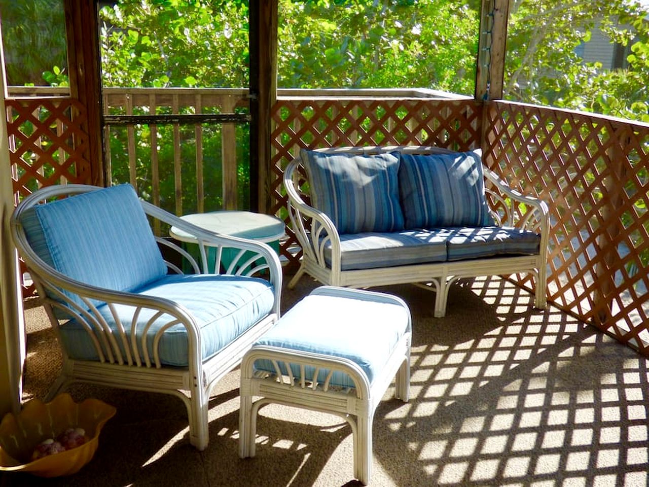 Serene Island Cottage with Screened Porch near Little Gasparilla Beach, Florida