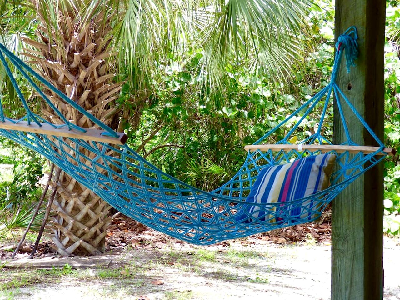 Serene Island Cottage with Screened Porch near Little Gasparilla Beach, Florida