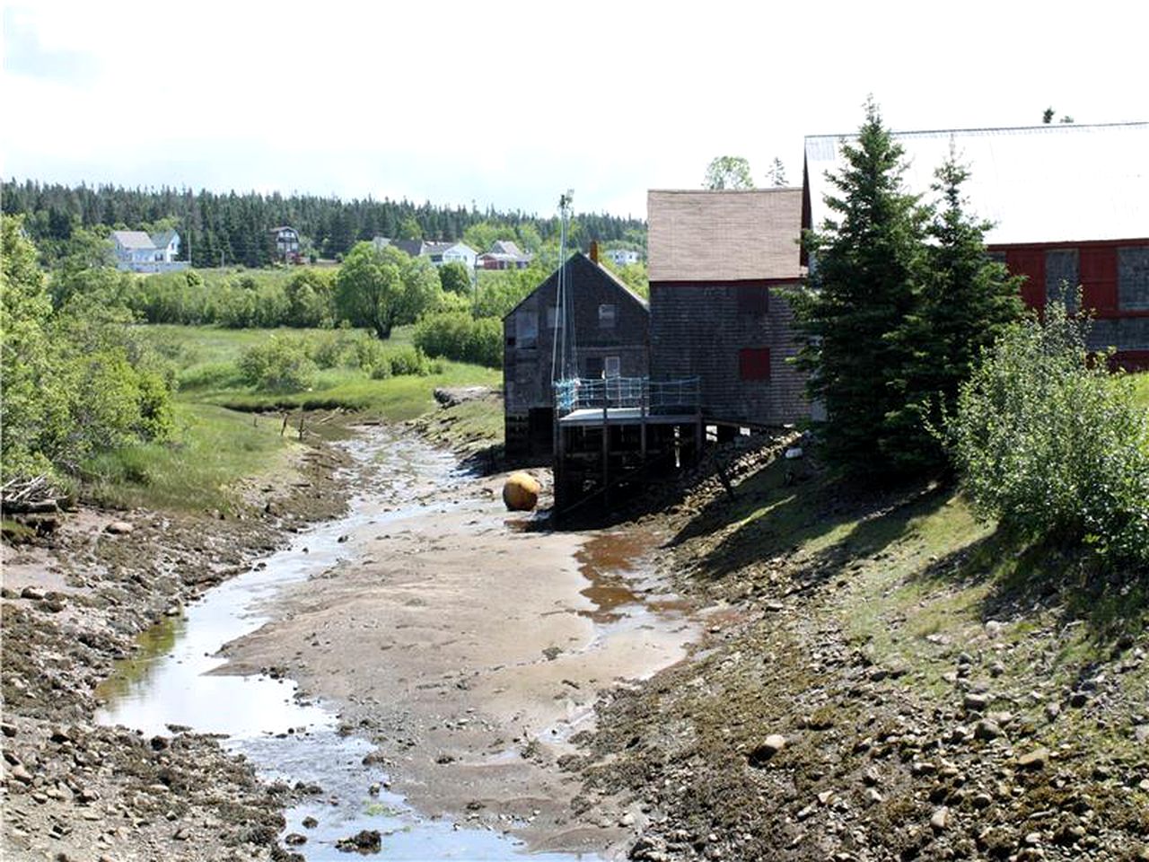 Cozy Waterfront Cottage Rental for Peaceful Island Getaway in Seal Cove, New Brunswick