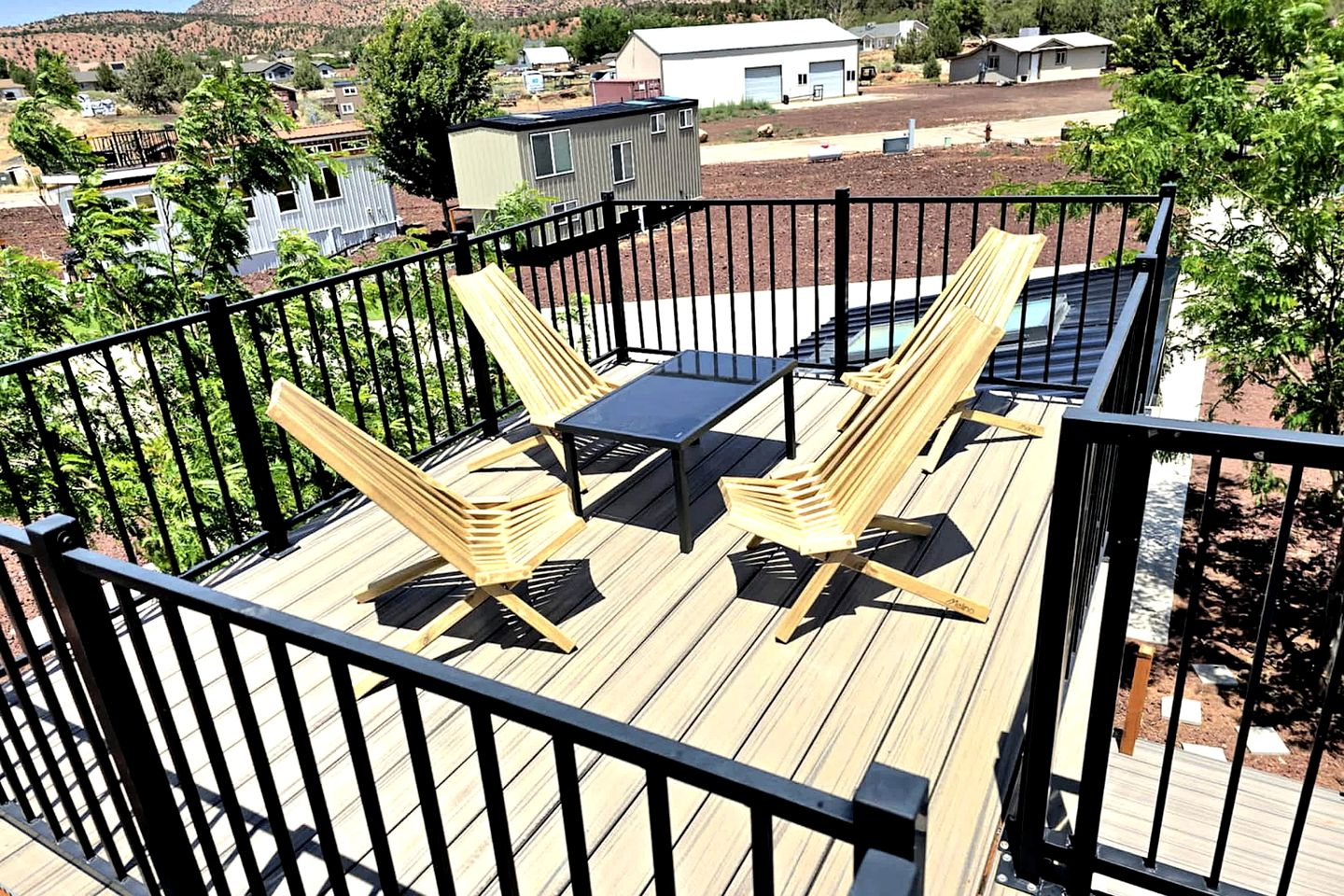 Seamless Comfort: Designer Modern Tiny Home featuring All Amenities in Apple Valley, Utah