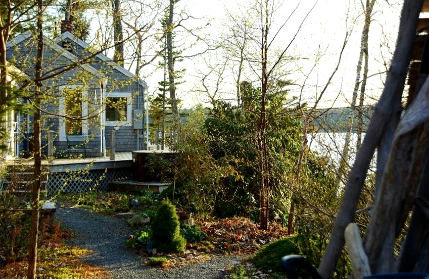 Gorgeous Waterfront Cottage with a Spacious Deck in East Boothbay, Maine