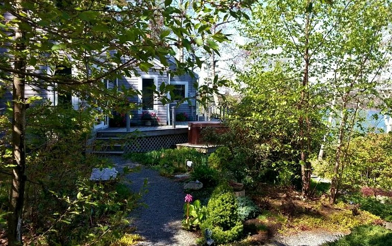 Cottages (East Boothbay, Maine, United States)