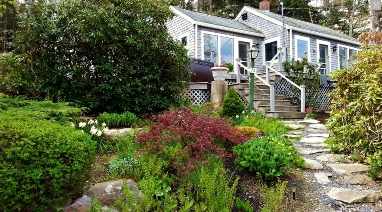 Cottages (East Boothbay, Maine, United States)