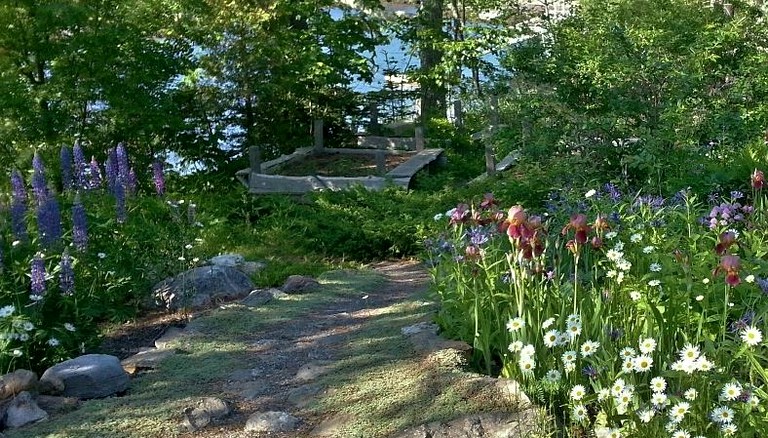 Cottages (East Boothbay, Maine, United States)