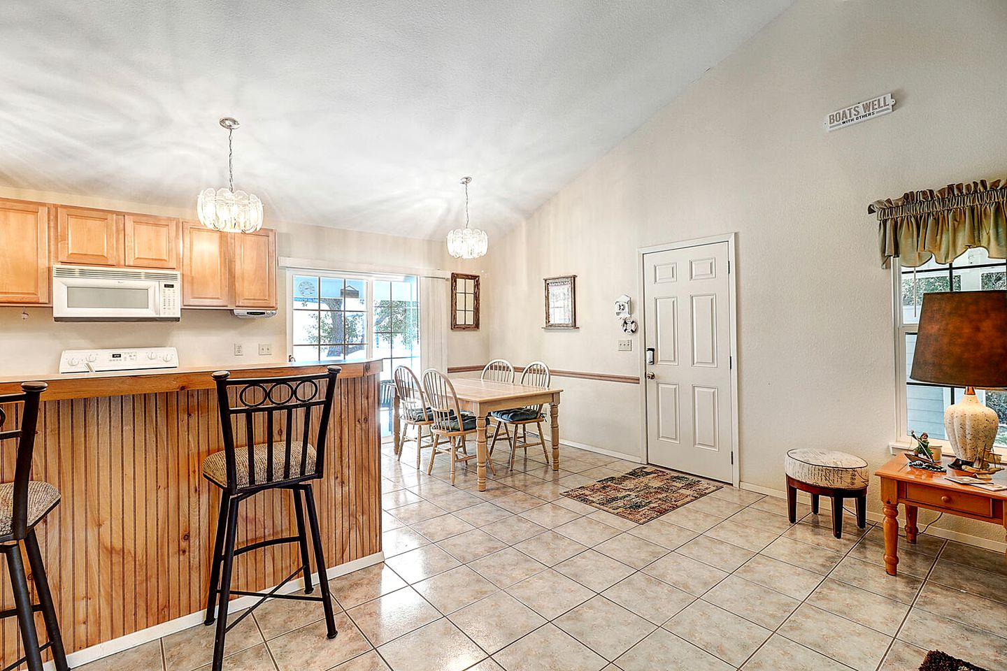 Great Family Cabin with Fire Pit Perfect for Outdoor Activities in Rockport, Texas