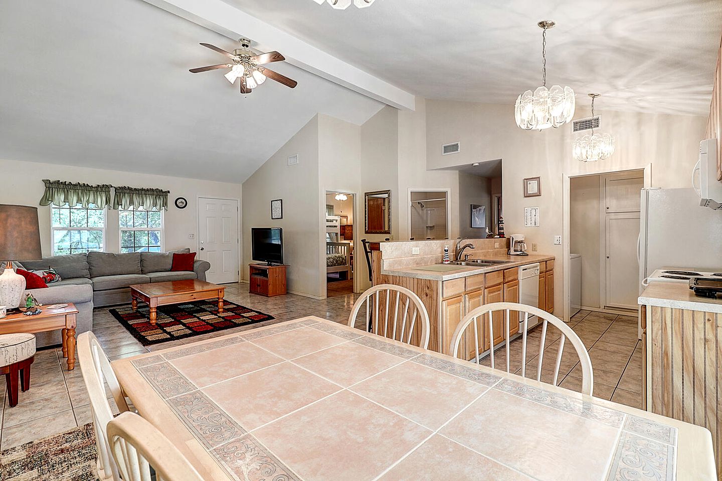 Great Family Cabin with Fire Pit Perfect for Outdoor Activities in Rockport, Texas