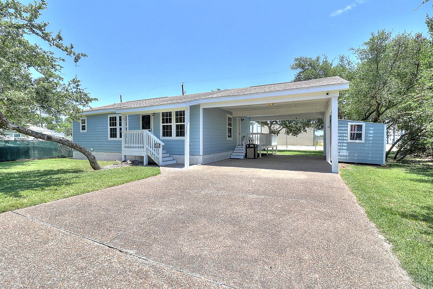 Great Family Cabin with Fire Pit Perfect for Outdoor Activities in Rockport, Texas