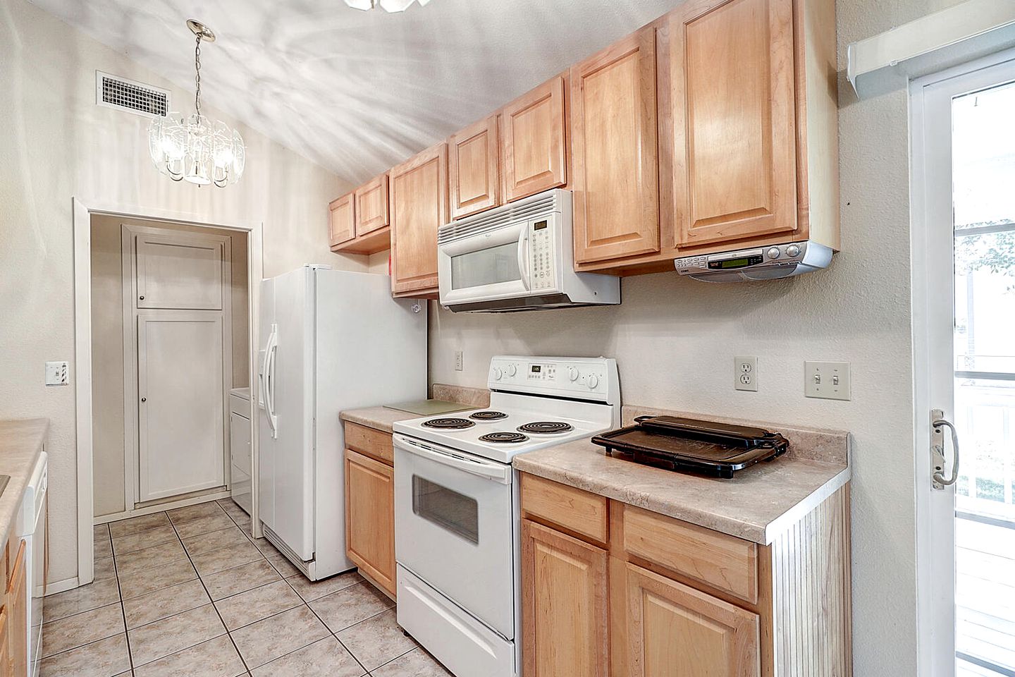 Great Family Cabin with Fire Pit Perfect for Outdoor Activities in Rockport, Texas