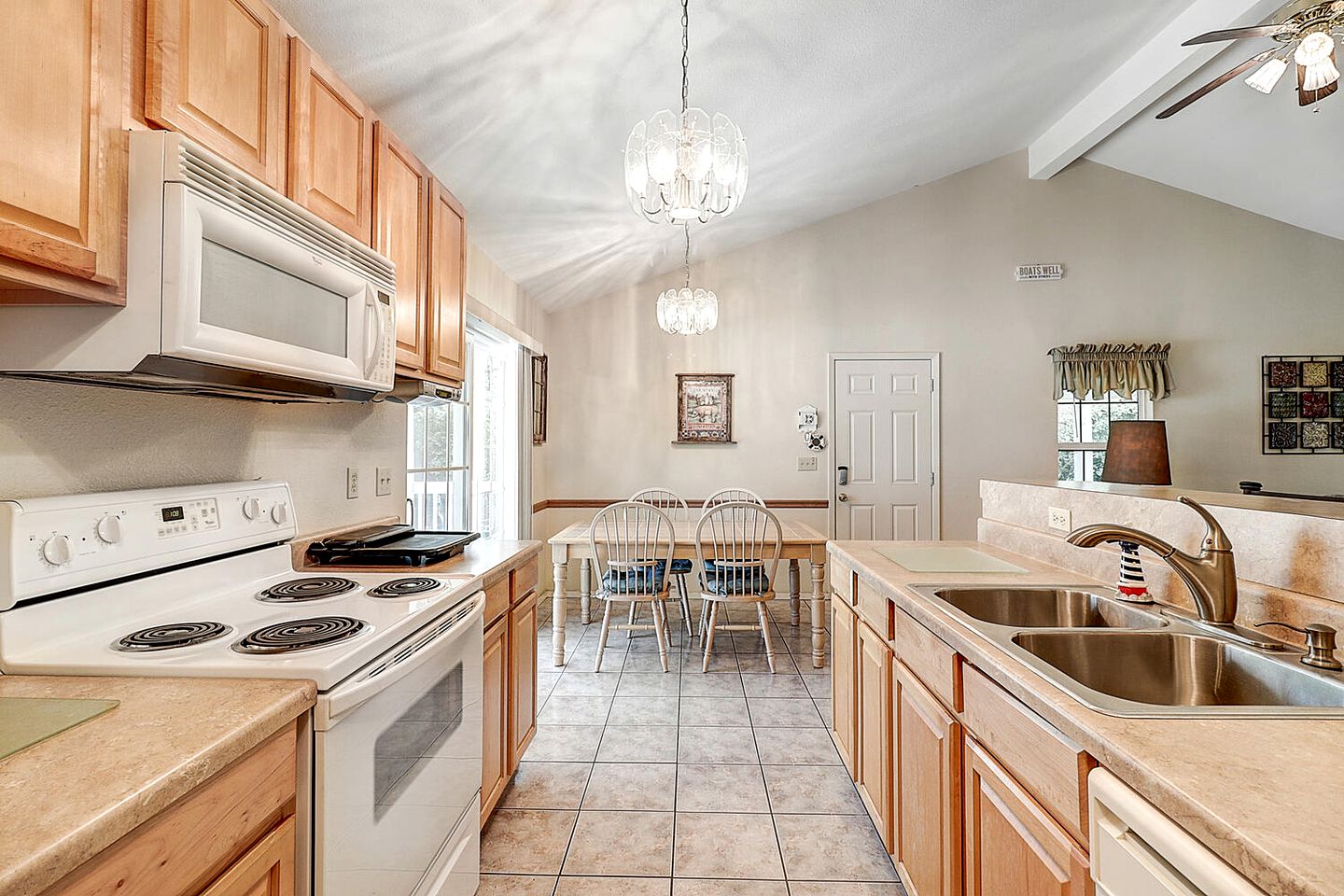 Great Family Cabin with Fire Pit Perfect for Outdoor Activities in Rockport, Texas
