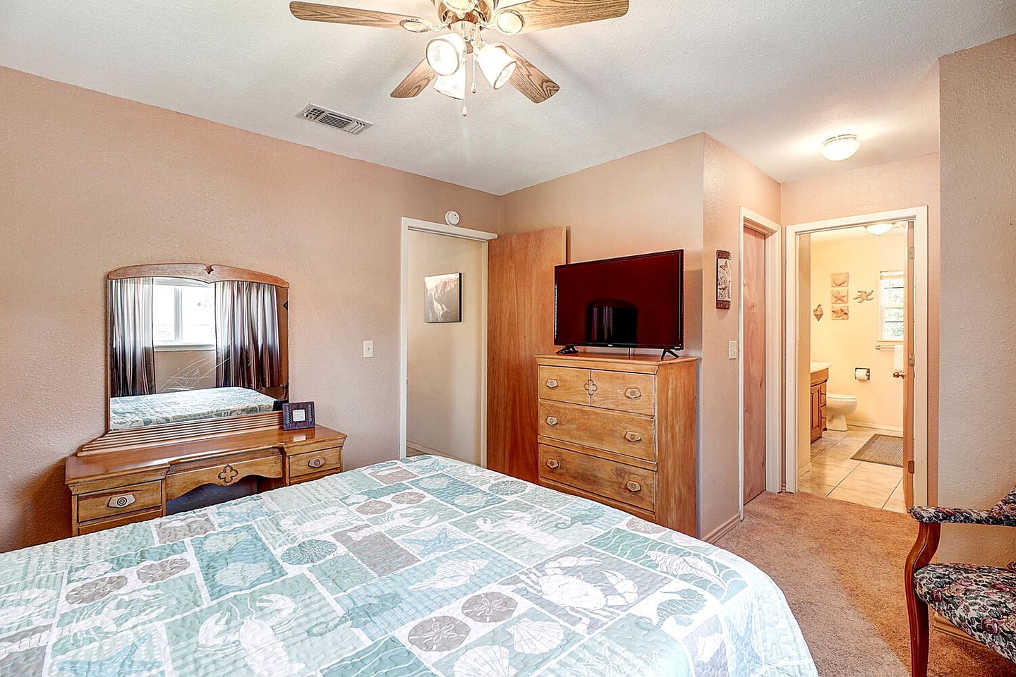 Great Family Cabin with Fire Pit Perfect for Outdoor Activities in Rockport, Texas