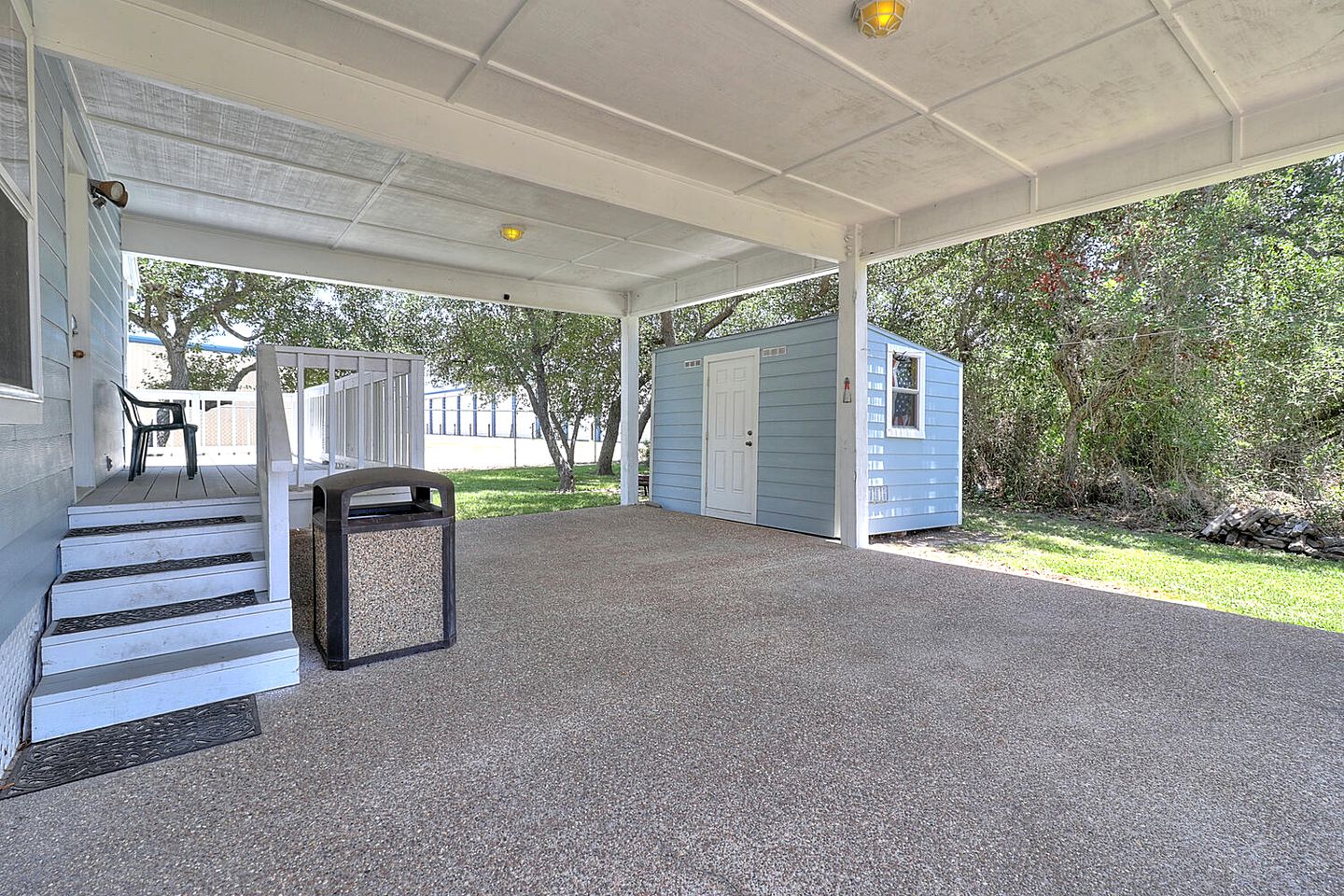 Great Family Cabin with Fire Pit Perfect for Outdoor Activities in Rockport, Texas