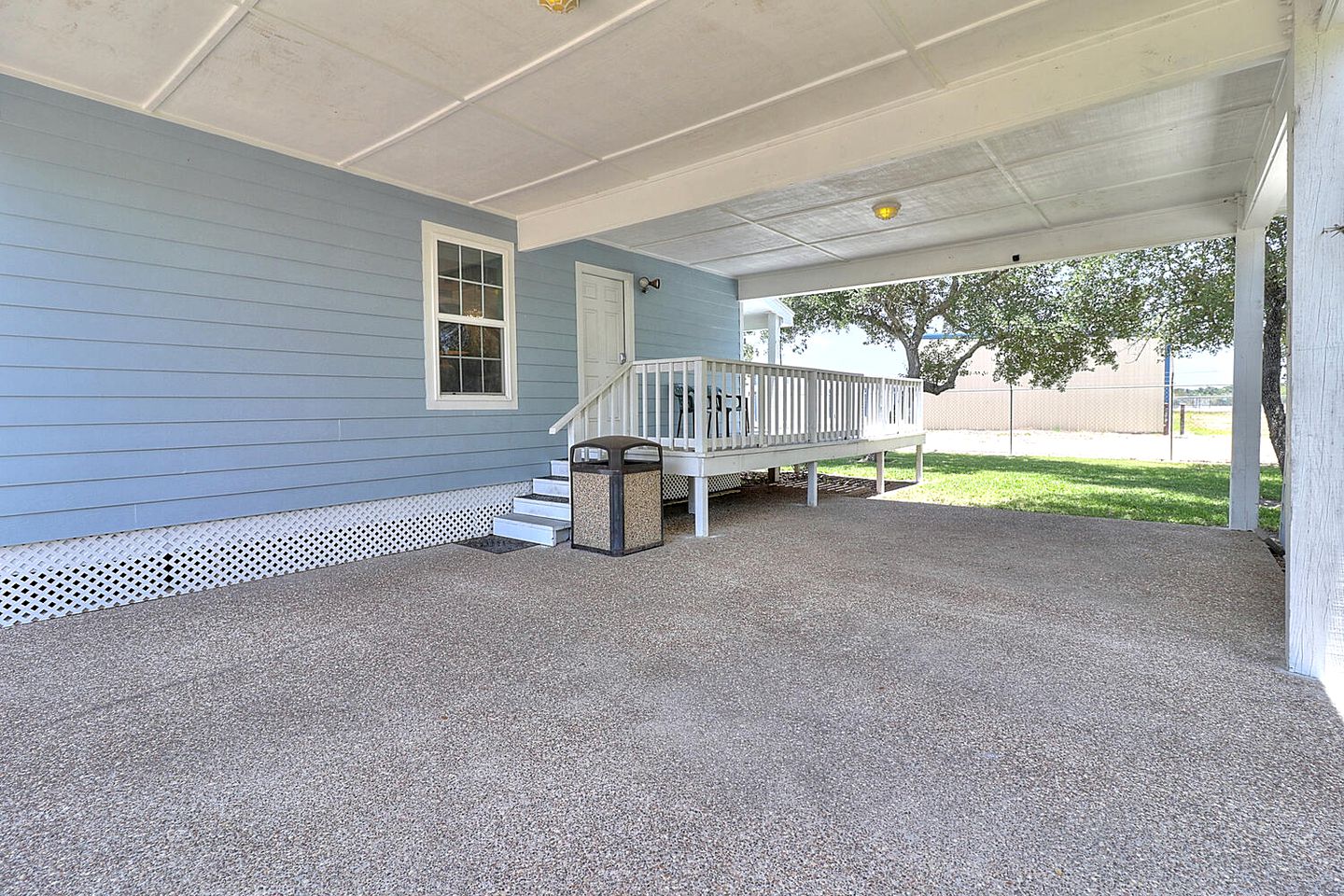Great Family Cabin with Fire Pit Perfect for Outdoor Activities in Rockport, Texas