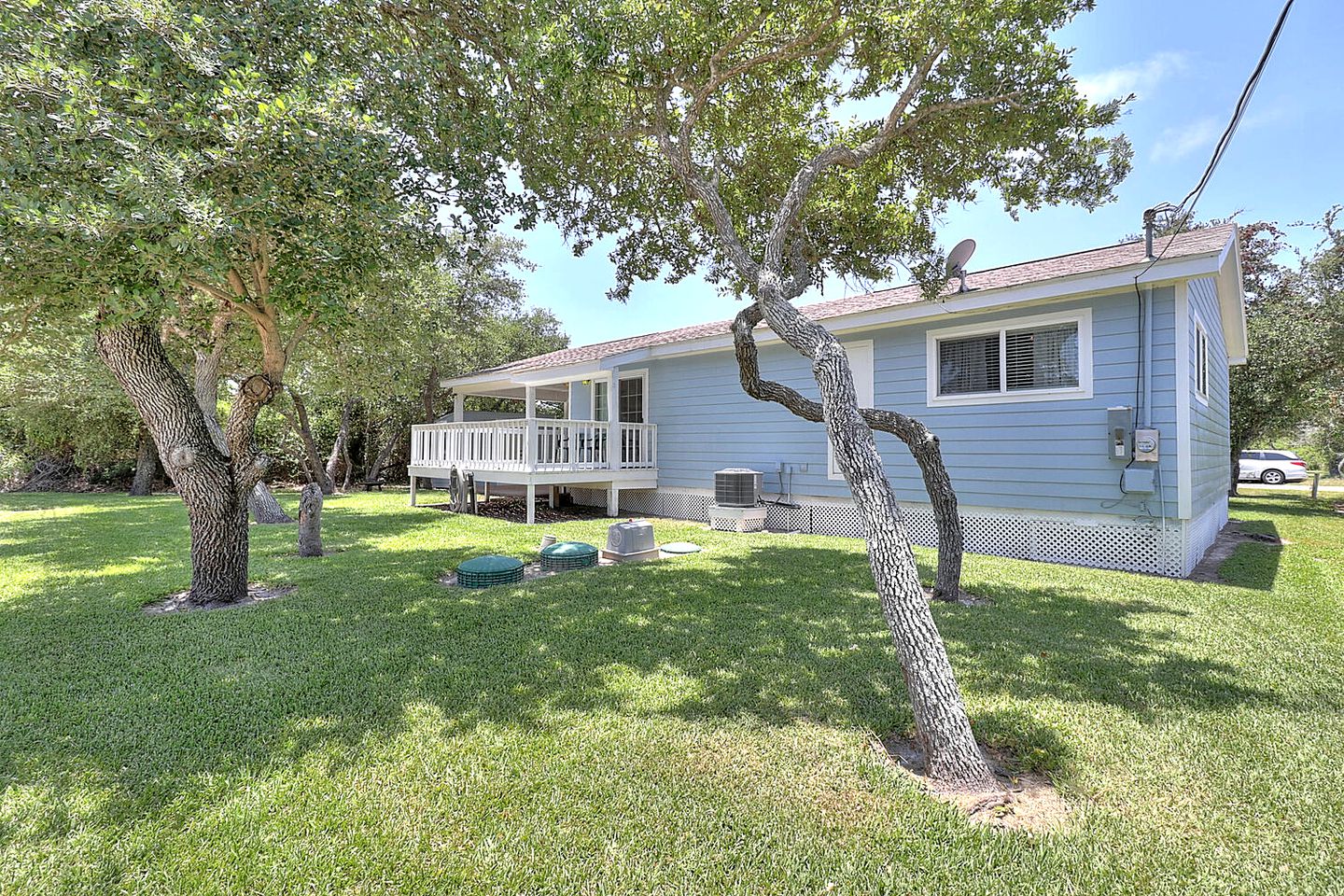 Great Family Cabin with Fire Pit Perfect for Outdoor Activities in Rockport, Texas