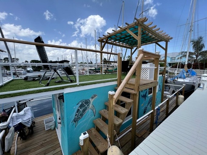 Pet-Friendly Equipped Boat Rental with Private Rooftop Deck and Views in Florida
