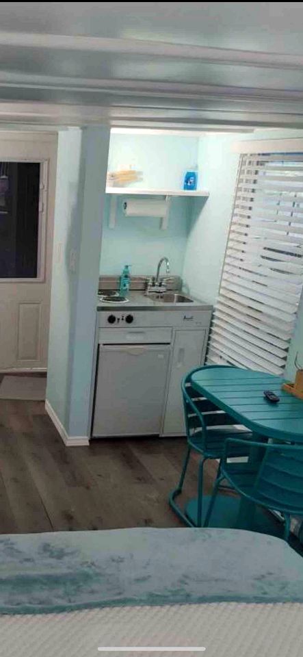 Pet-Friendly Equipped Boat Rental with Private Rooftop Deck and Views in Florida