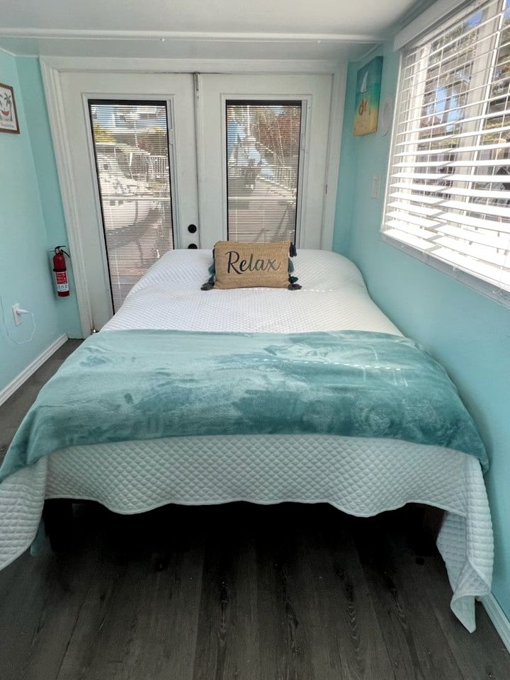 Pet-Friendly Equipped Boat Rental with Private Rooftop Deck and Views in Florida