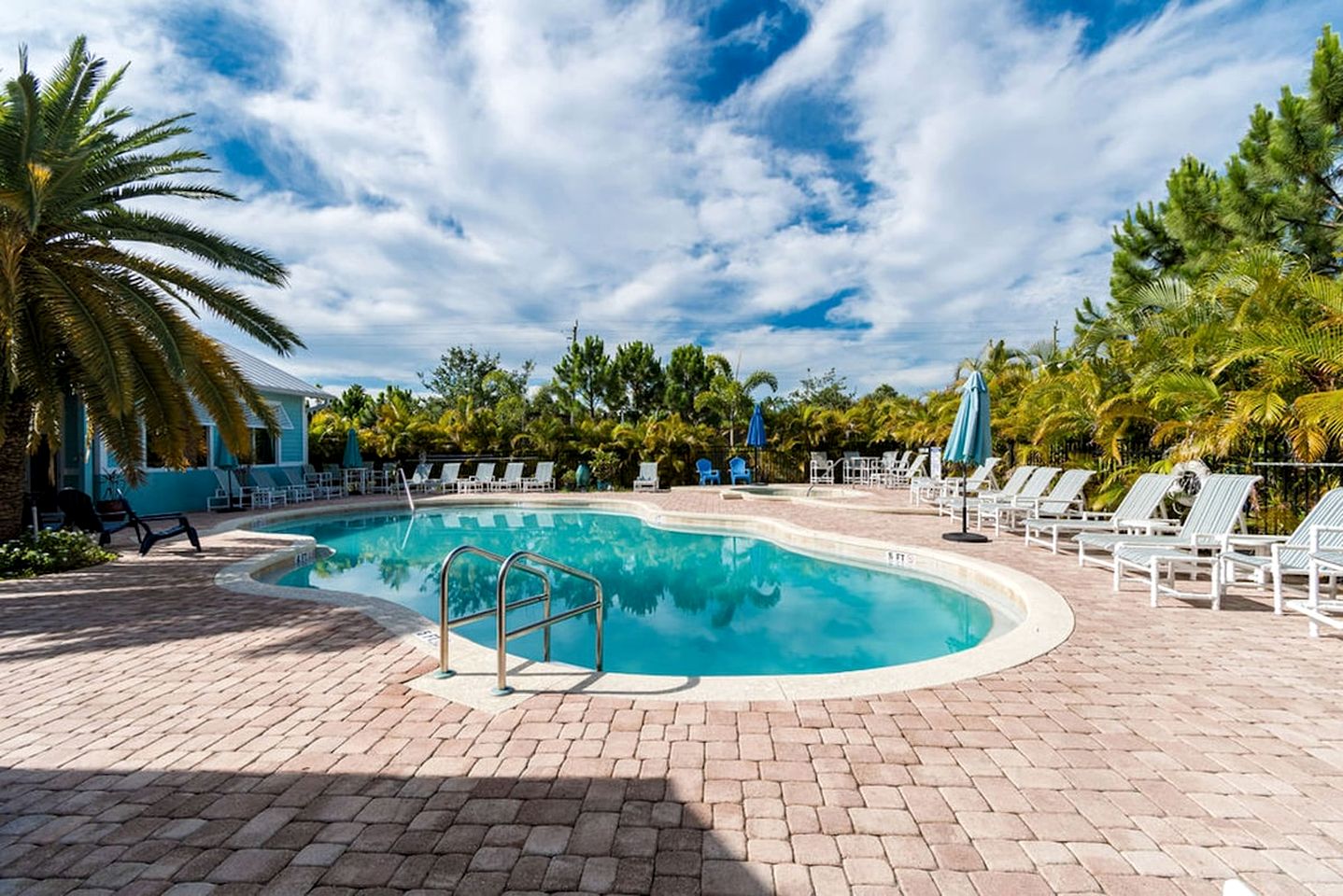 Pet-Friendly Equipped Boat Rental with Private Rooftop Deck and Views in Florida