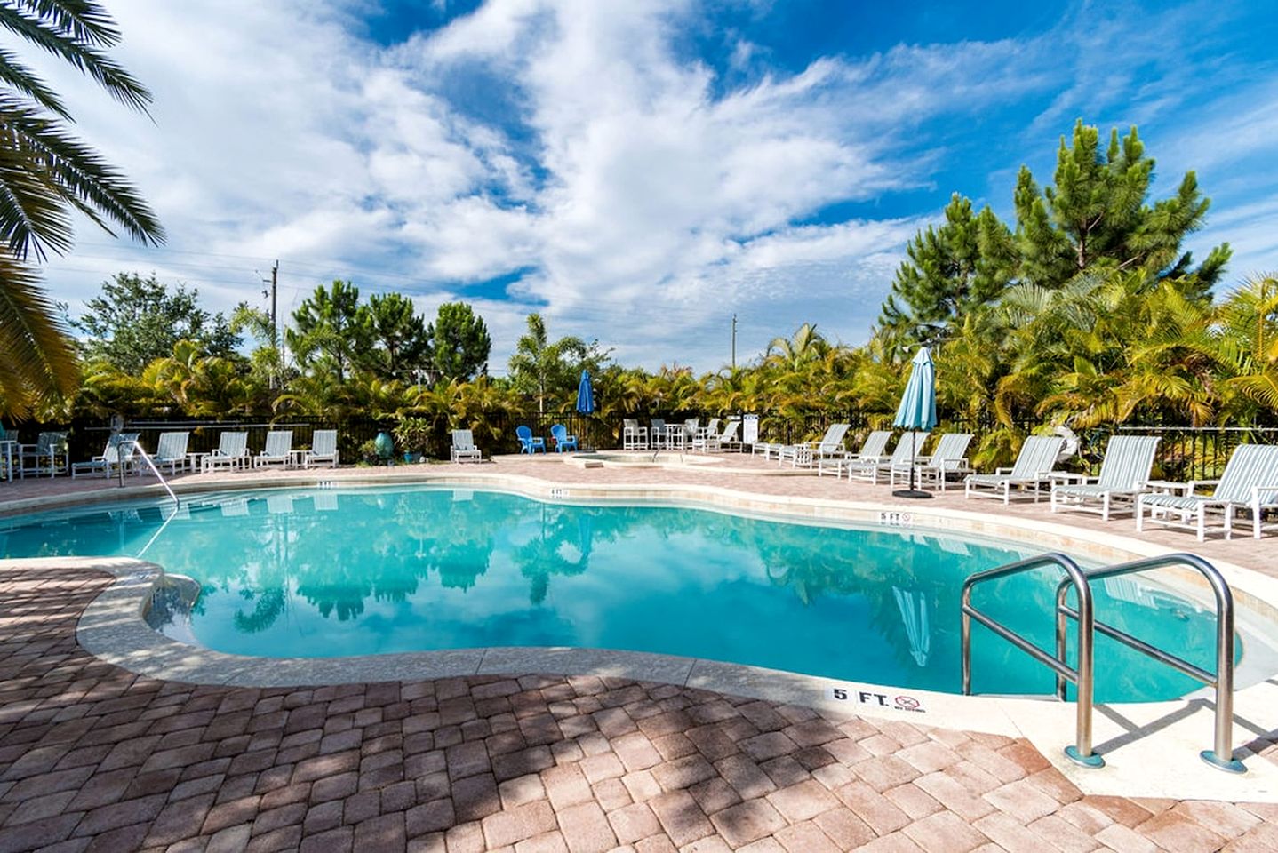 Pet-Friendly Equipped Boat Rental with Private Rooftop Deck and Views in Florida