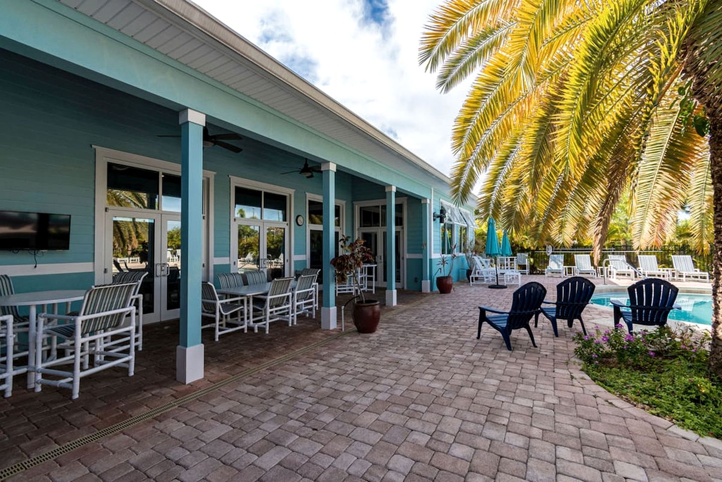 Pet-Friendly Equipped Boat Rental with Private Rooftop Deck and Views in Florida