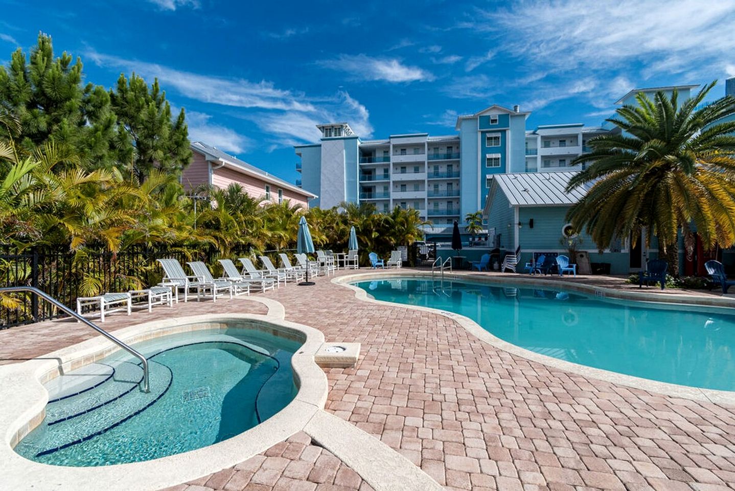 Pet-Friendly Equipped Boat Rental with Private Rooftop Deck and Views in Florida
