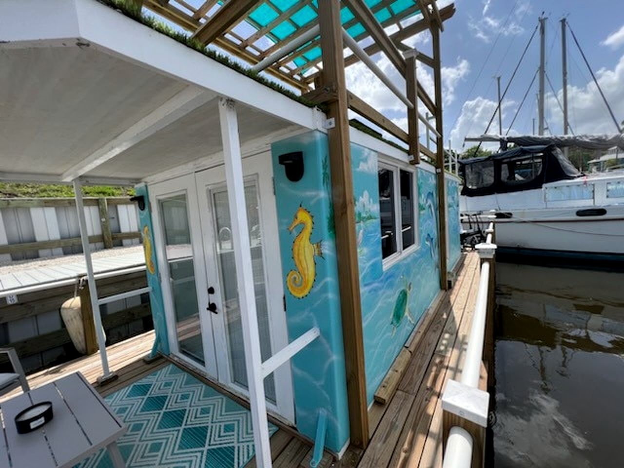 Pet-Friendly Equipped Boat Rental with Private Rooftop Deck and Views in Florida