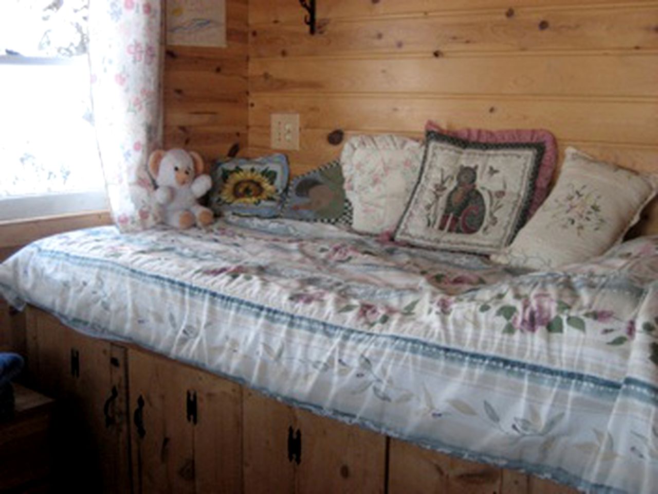 Pet-Friendly Cabin Rental near Fritz Creek, Alaska