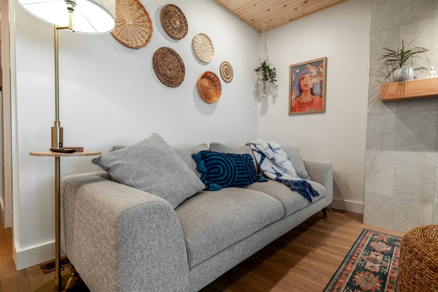 Stylish Oceanfront Retreat with Cedar Sauna and Firepit Dining near Stories Beach in Campbell River, BC