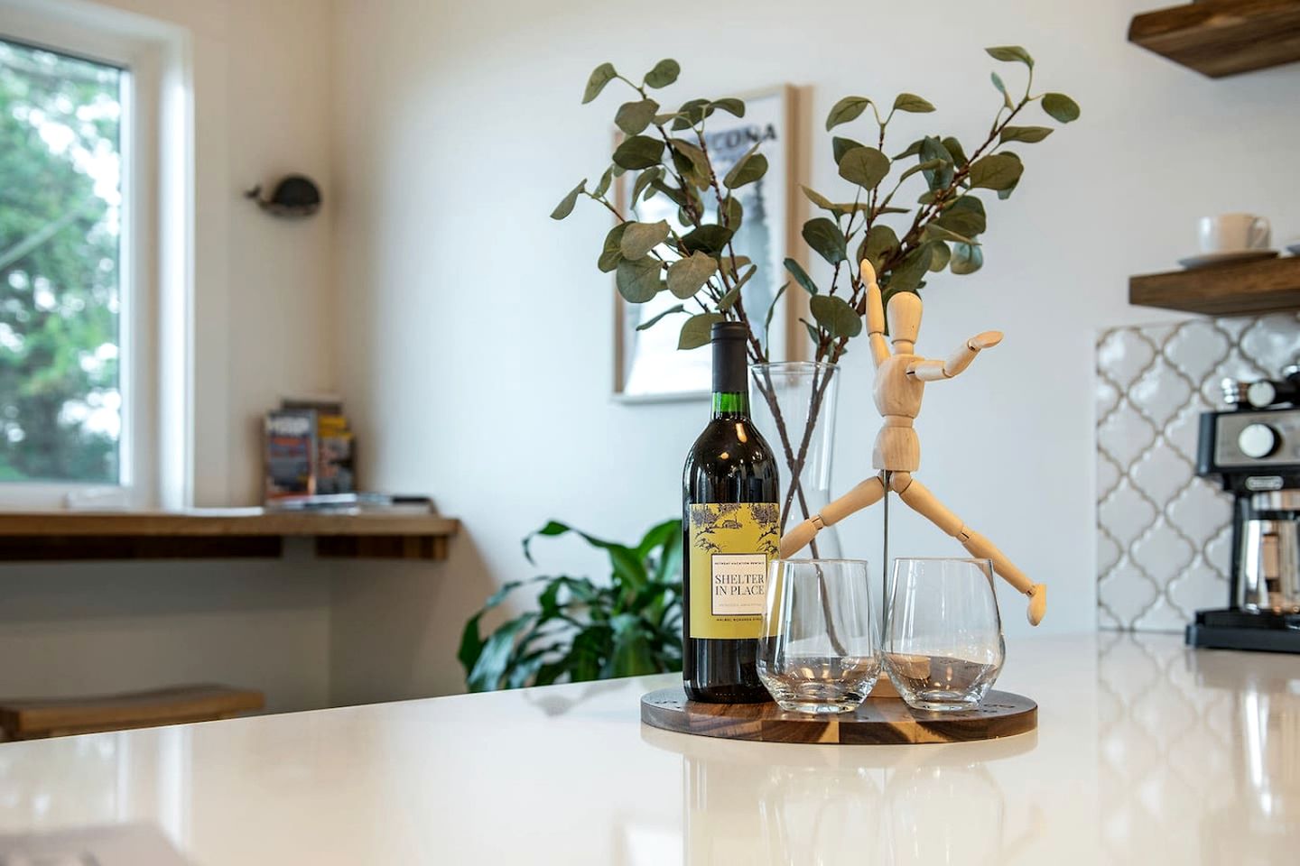 Stylish Oceanfront Retreat with Cedar Sauna and Firepit Dining near Stories Beach in Campbell River, BC