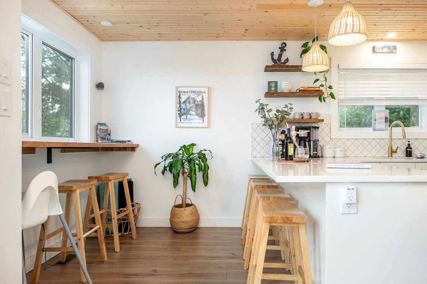 Stylish Oceanfront Retreat with Cedar Sauna and Firepit Dining near Stories Beach in Campbell River, BC