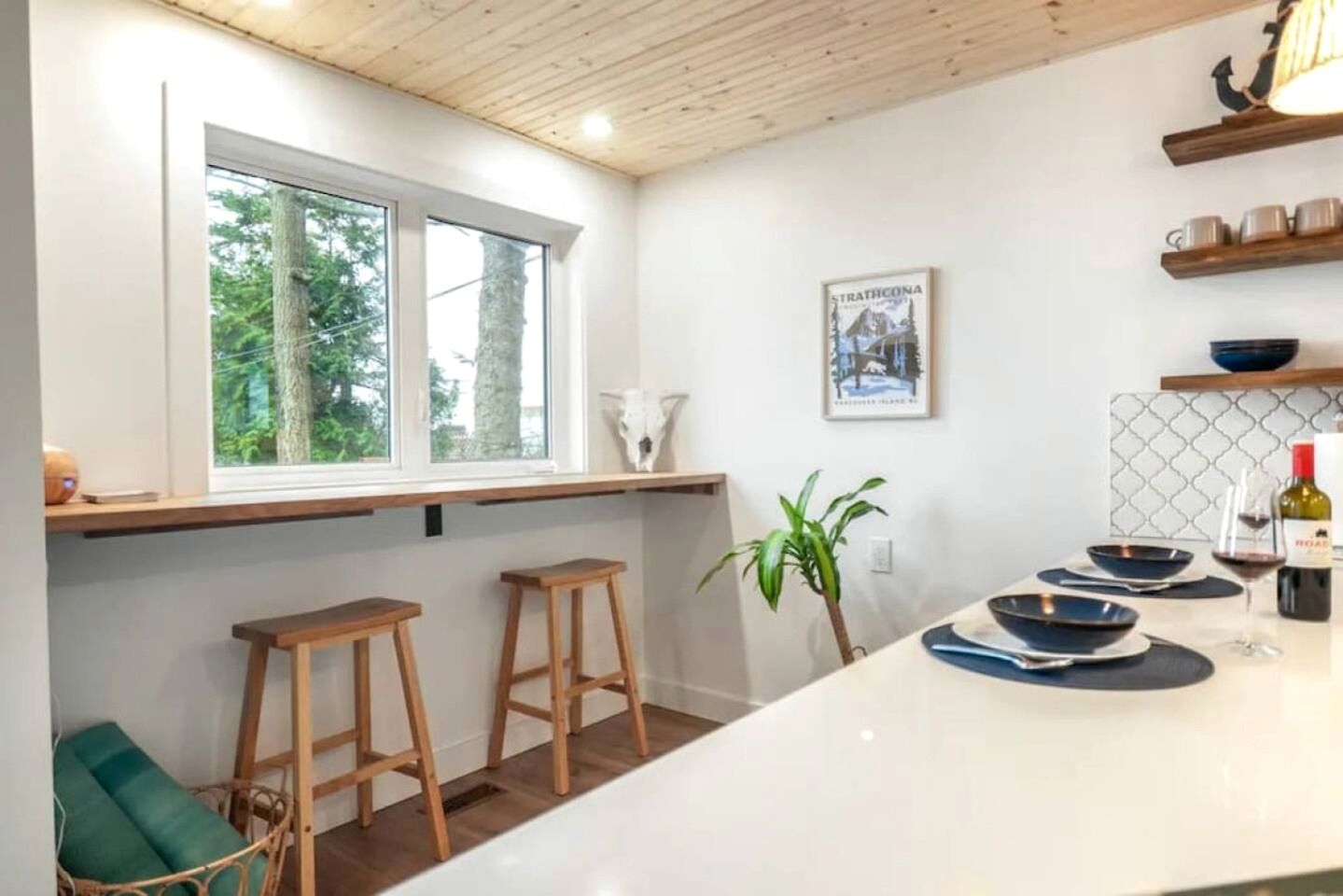 Stylish Oceanfront Retreat with Cedar Sauna and Firepit Dining near Stories Beach in Campbell River, BC