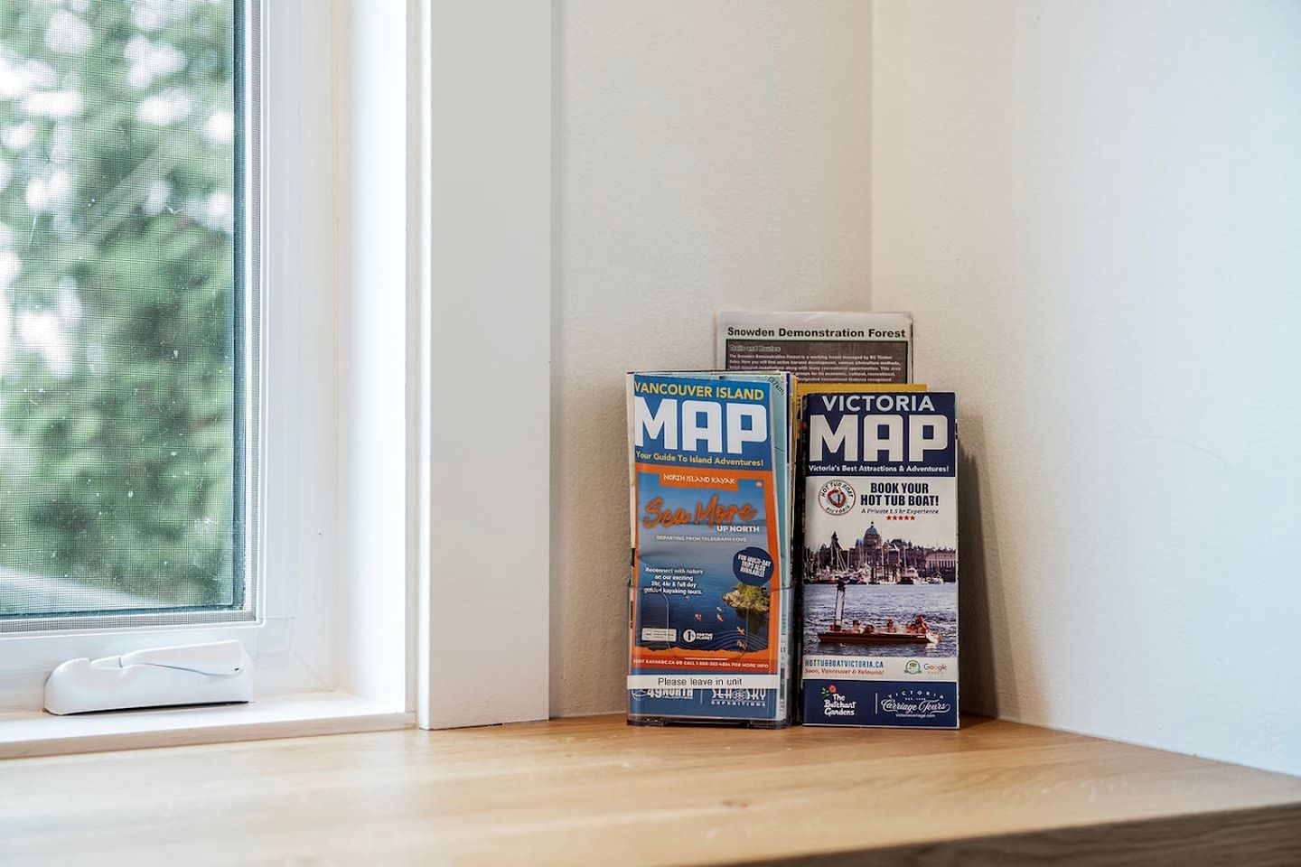 Stylish Oceanfront Retreat with Cedar Sauna and Firepit Dining near Stories Beach in Campbell River, BC