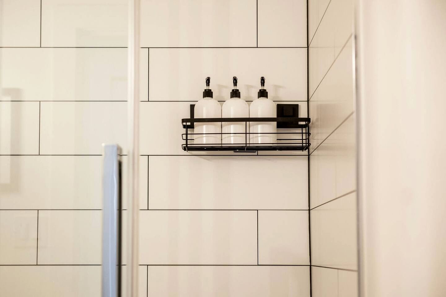 Stylish Oceanfront Retreat with Cedar Sauna and Firepit Dining near Stories Beach in Campbell River, BC