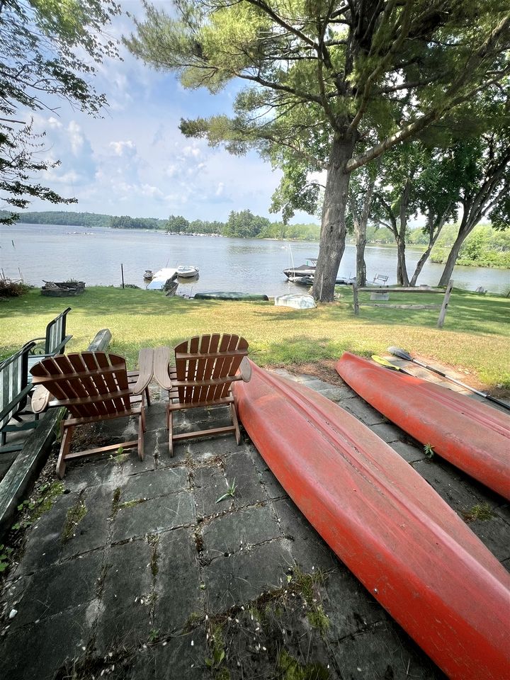 Fantastic Secluded Cottage with Lake Access in Raymond, Maine