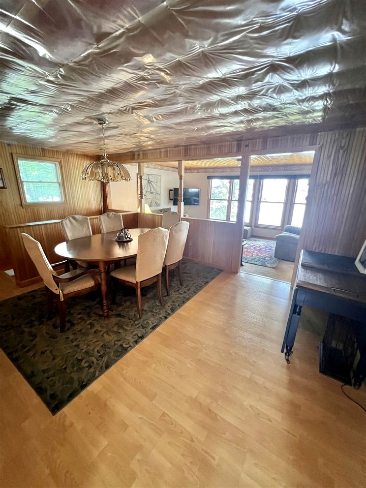 Fantastic Secluded Cottage with Lake Access in Raymond, Maine