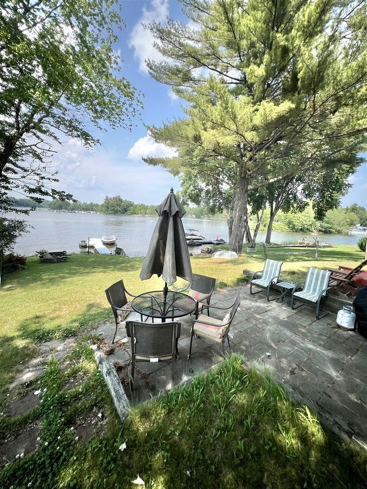 Fantastic Secluded Cottage with Lake Access in Raymond, Maine
