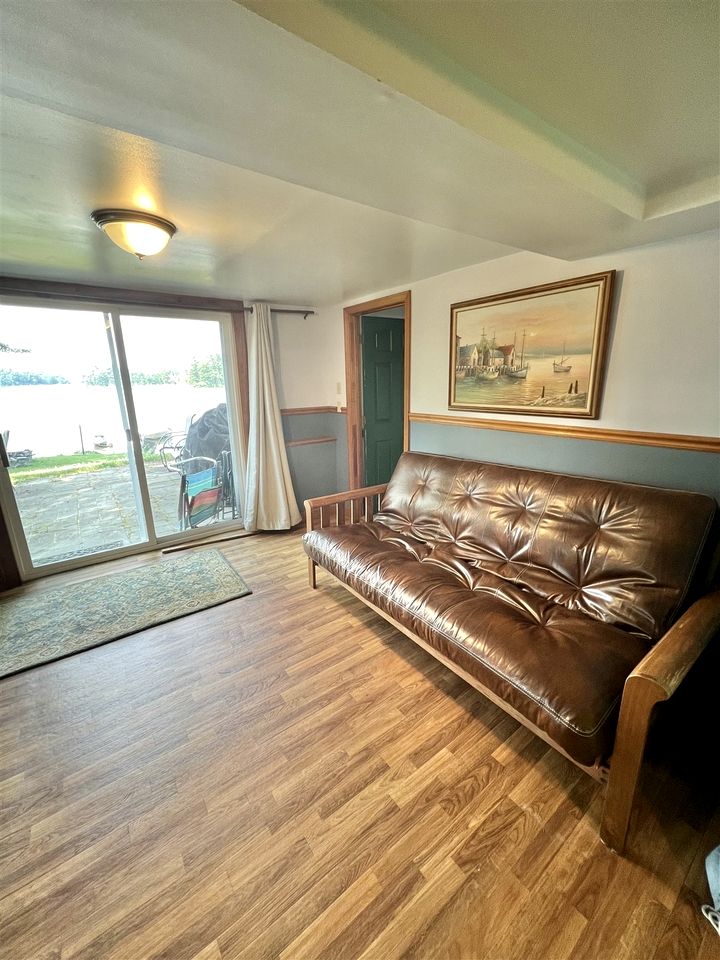 Fantastic Secluded Cottage with Lake Access in Raymond, Maine