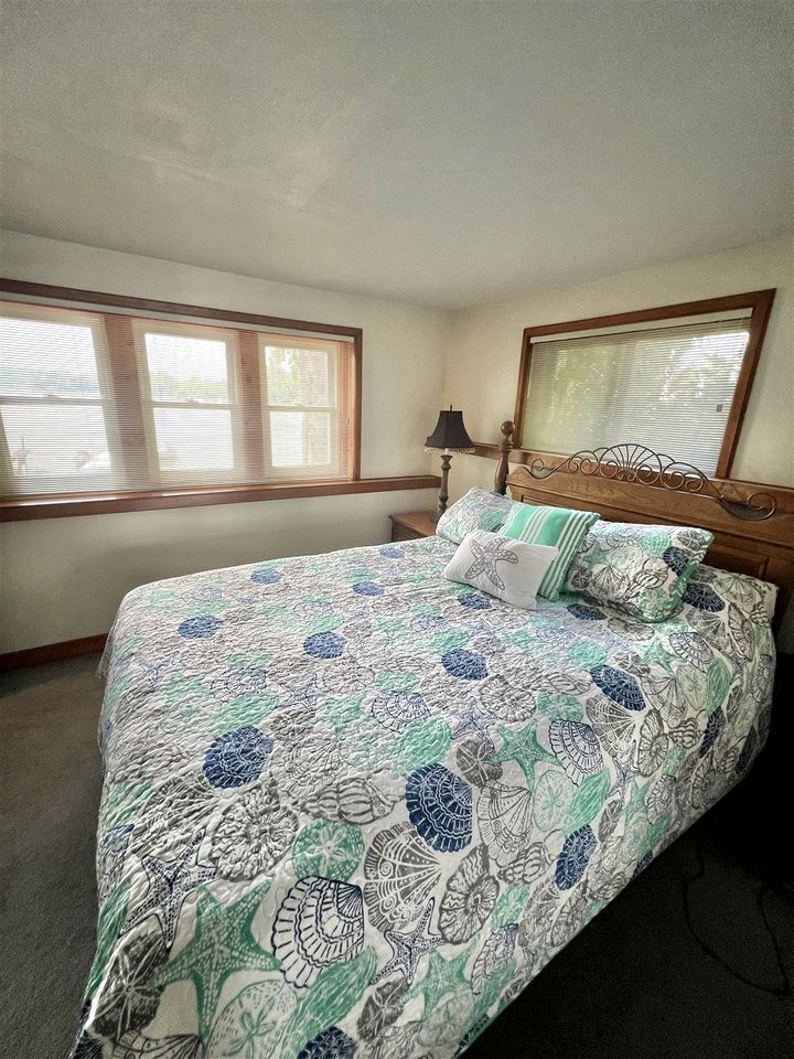 Fantastic Secluded Cottage with Lake Access in Raymond, Maine