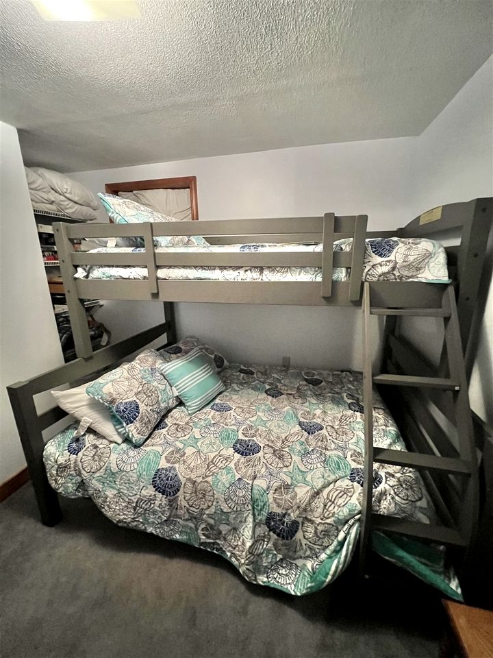 Fantastic Secluded Cottage with Lake Access in Raymond, Maine