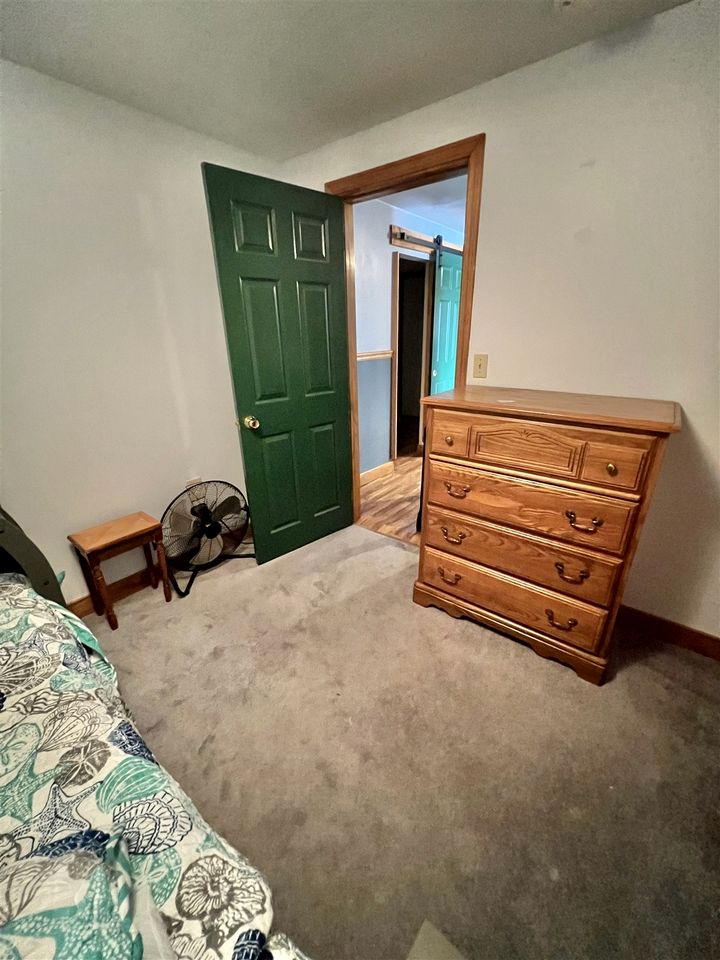 Fantastic Secluded Cottage with Lake Access in Raymond, Maine