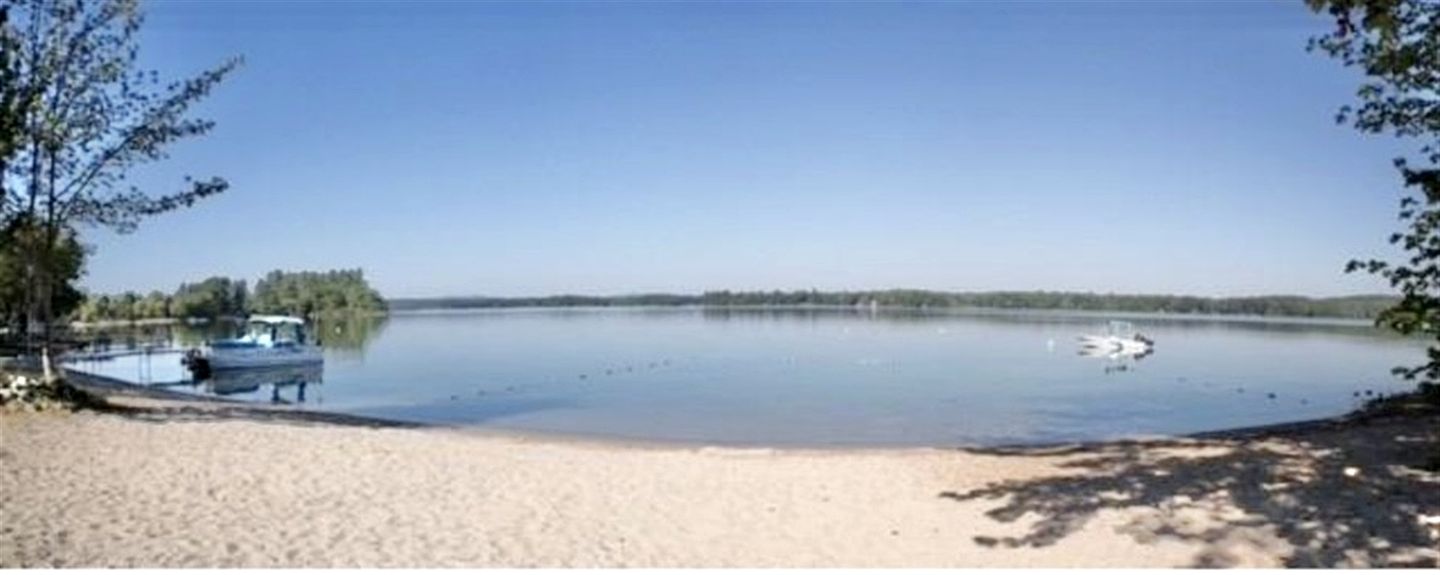 Fantastic Secluded Cottage with Lake Access in Raymond, Maine