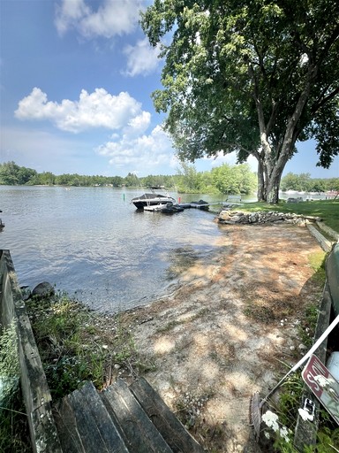 Cottages (United States of America, Raymond, Maine)