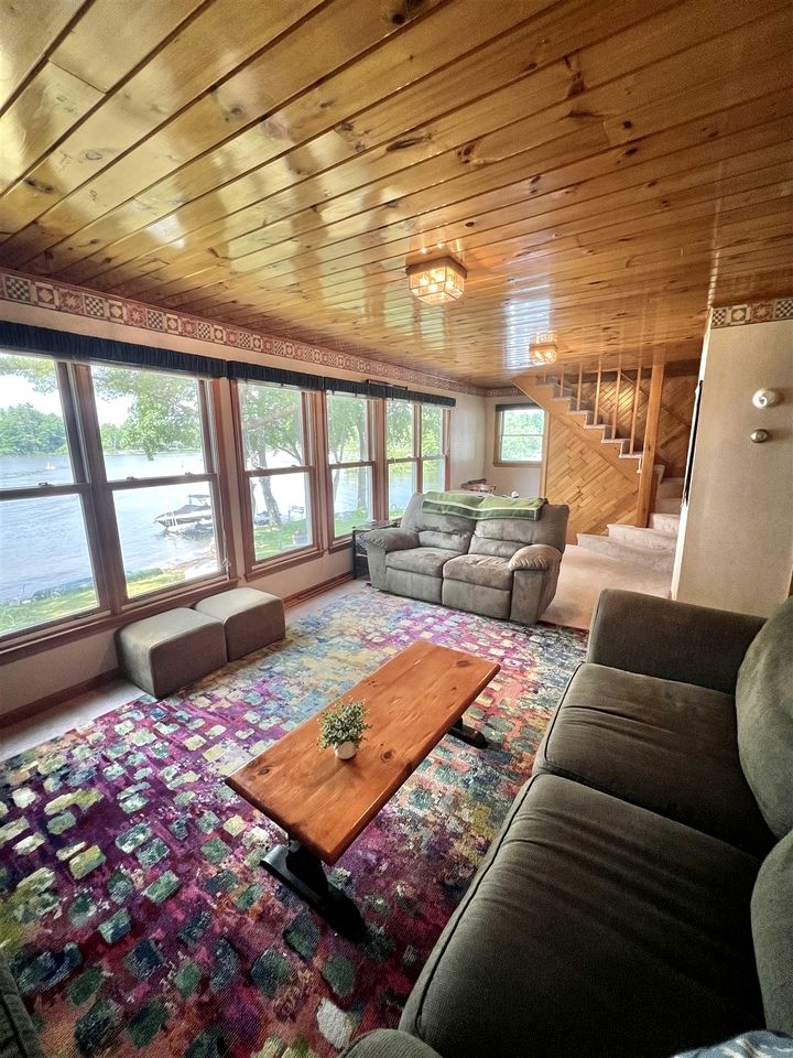 Fantastic Secluded Cottage with Lake Access in Raymond, Maine