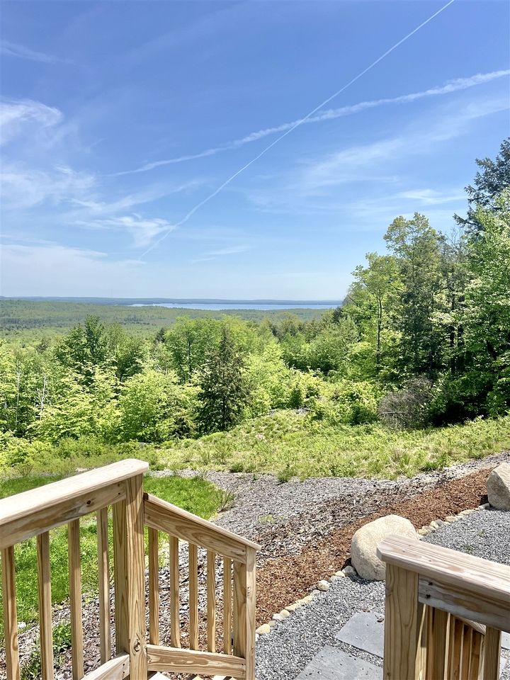Beautiful Modern Cottage with Stunning Natural Views in Sebago, Maine