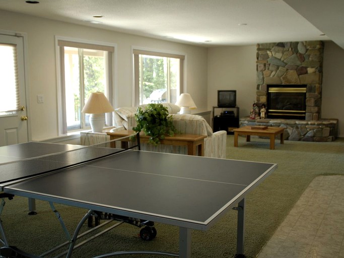 Cabins (Hayden, Idaho, United States)