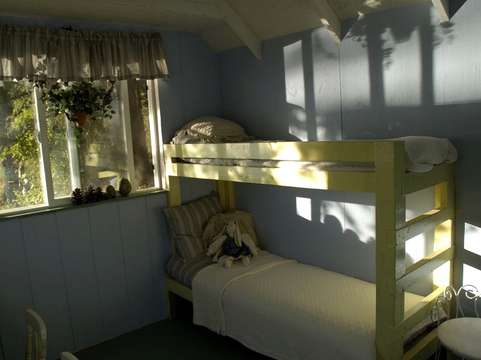 Cabins (Hayden, Idaho, United States)