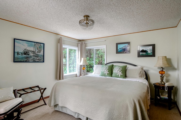 Cottages (Seal Rock, Oregon, United States)