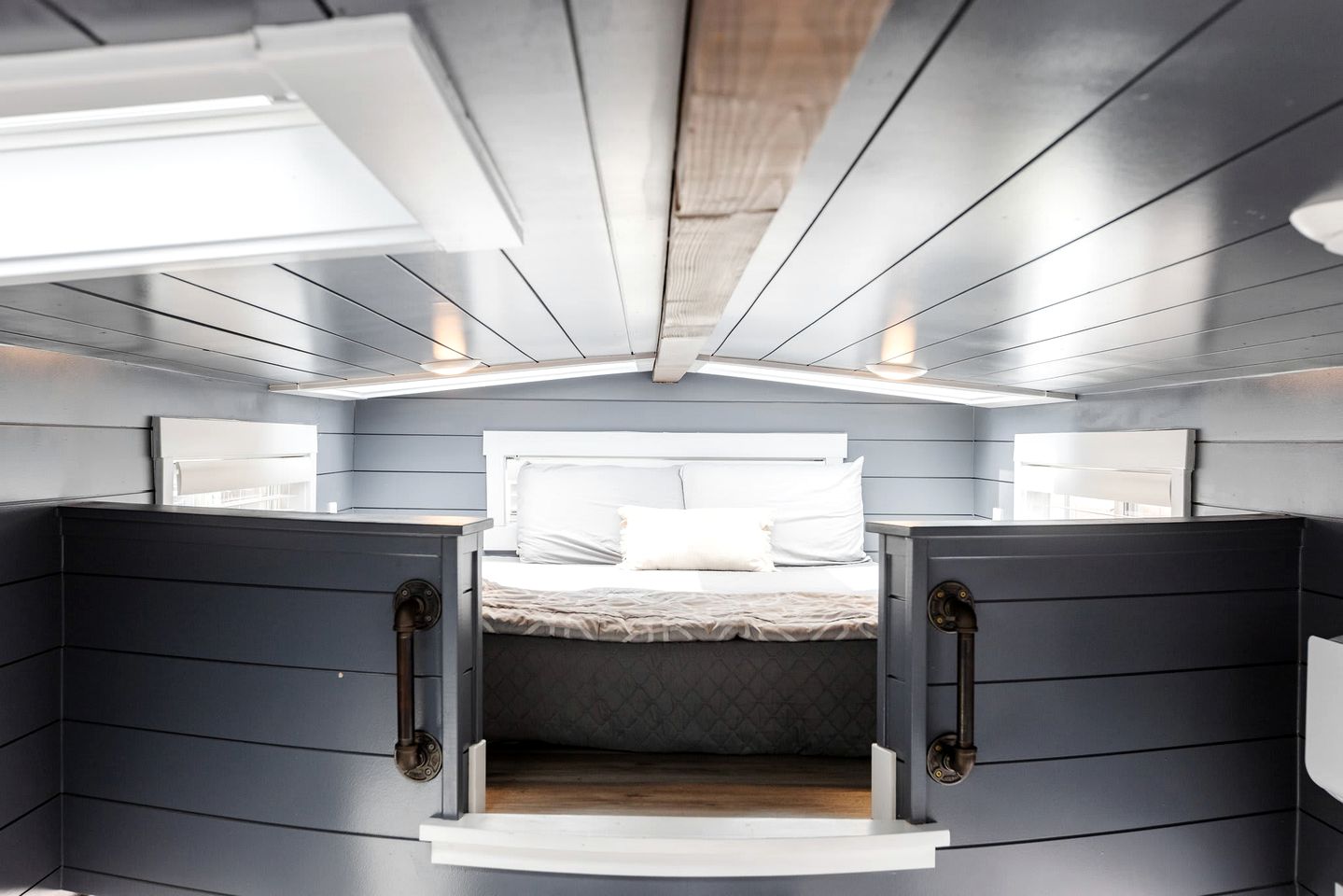 Secluded Bliss: Contemporary Tiny House with Deck in Apple Valley