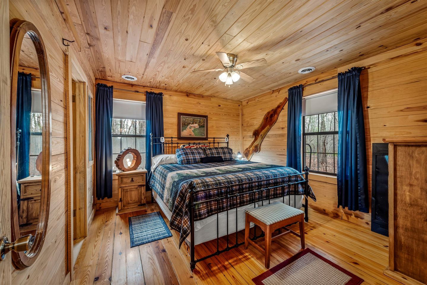 Secluded Cabin with Barbecue in Mentore, Alabama